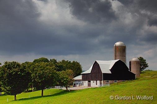 Black Barn_04415.jpg - Photographed near Orillia, Ontario, Canada.